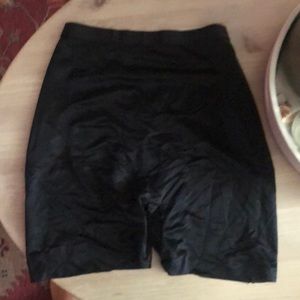 Skims Low Back Shorts NEW Large